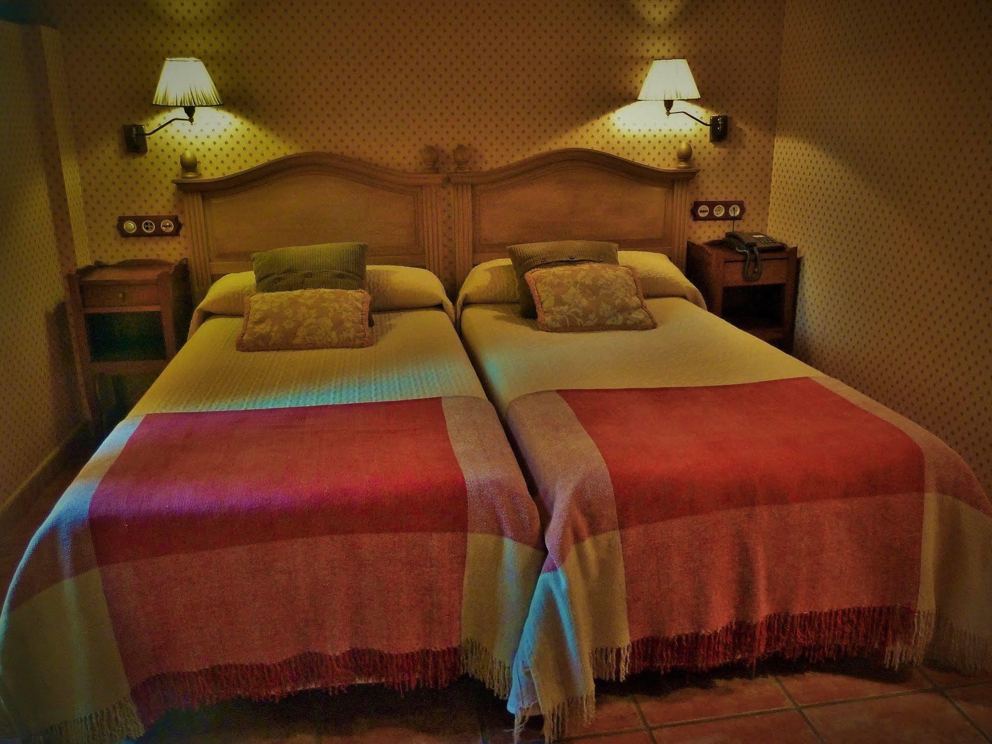 Hotel Bocale Sallent De Gallego Exterior photo